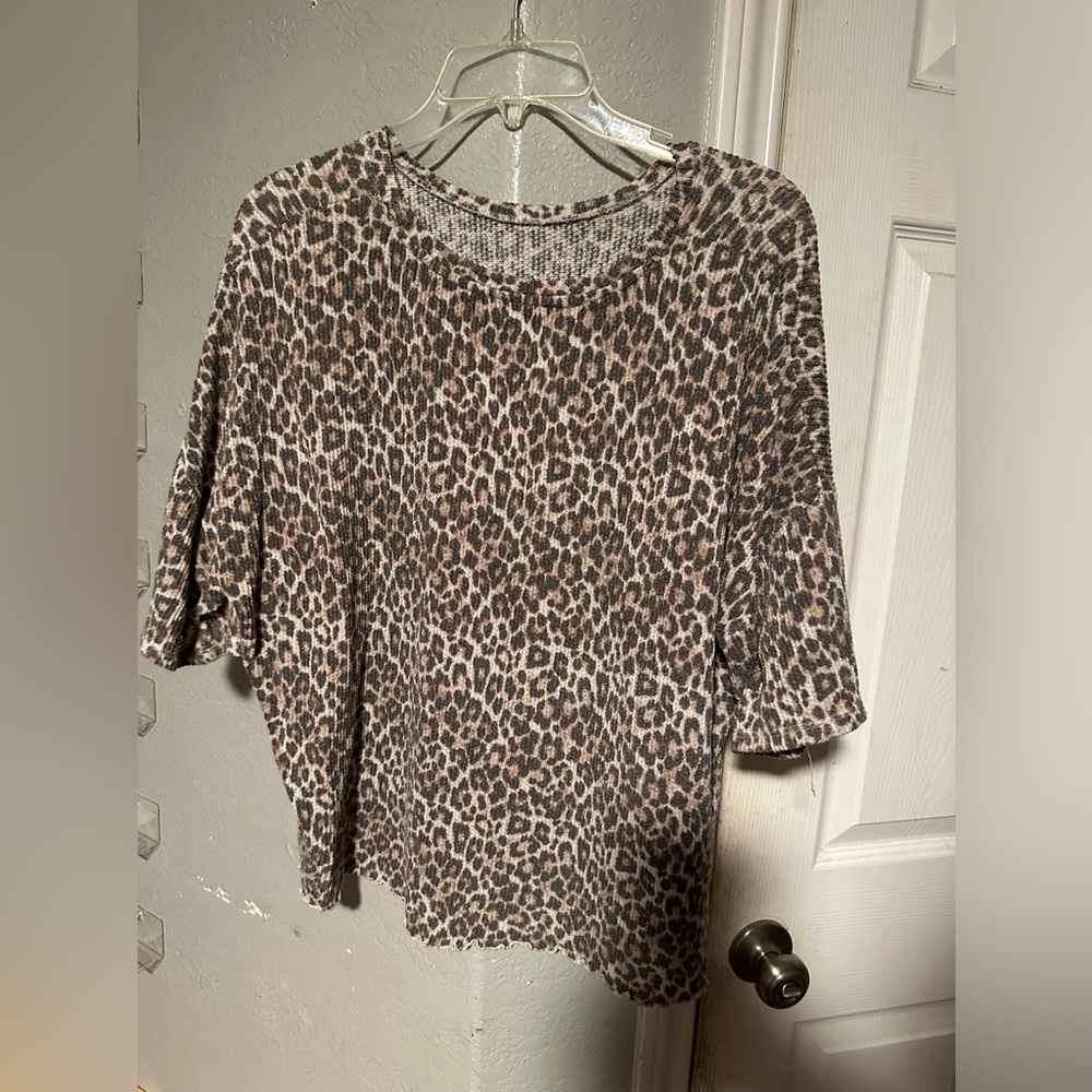 American Eagle cheetah Shirt